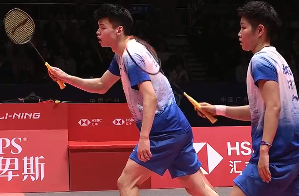 韩国队横扫日本队，黄鸭组合统治全场