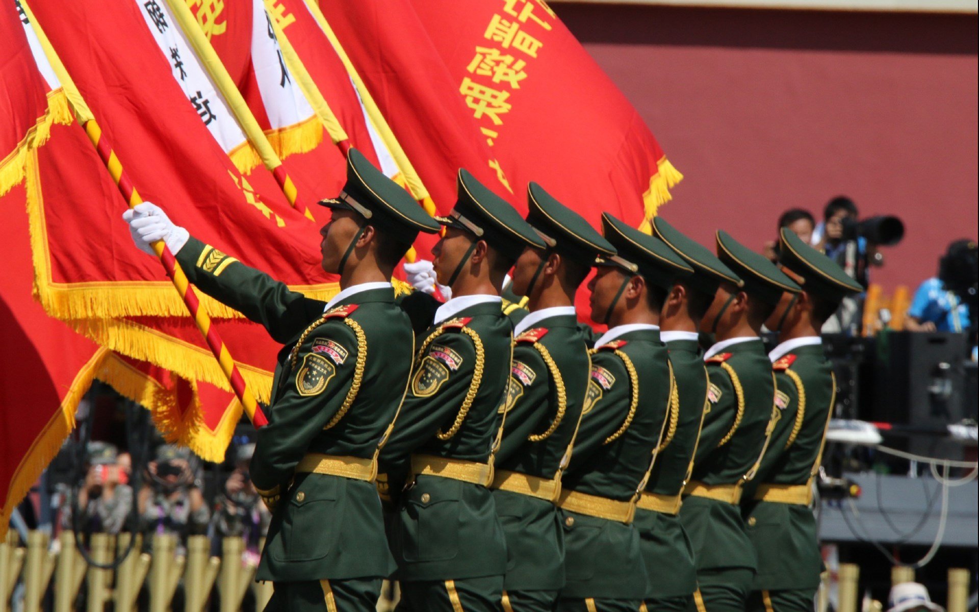 巨人之战，贝蒂斯对阵马德里竞技，隐形杀手帕尔默如何证明自己是硬仗之王